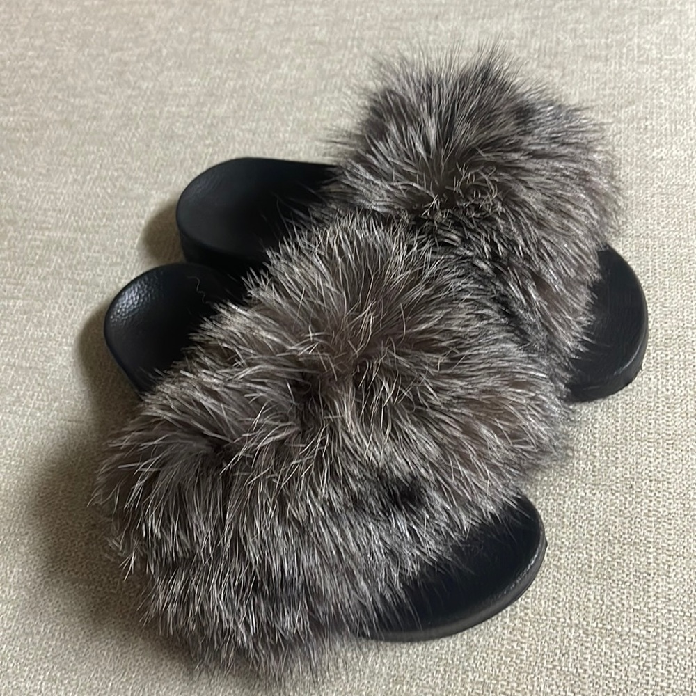 Brown fur rubber slides